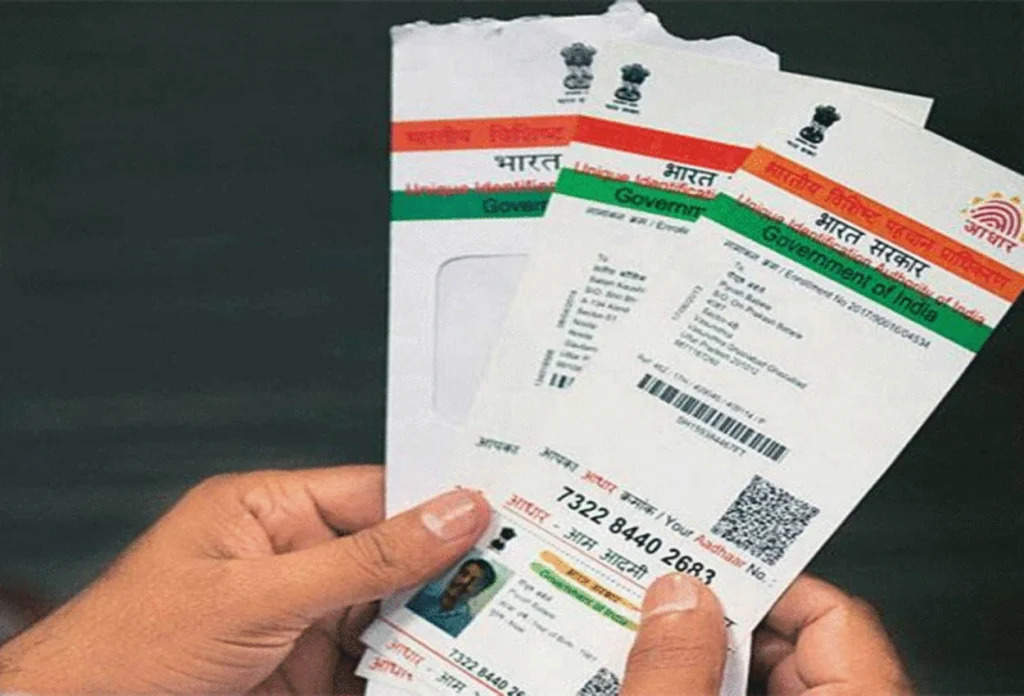 Aadhaar Card Update: आधार कार्ड में कैसे बदलें अपना मोबाइल नंबर? यहां जानें आसान टिप्स