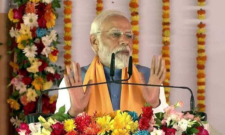 PM Modi in Varanasi: देश के पहले रोप-वे के साथ ही 1800 करोड़ के प्रोजेक्ट्स का पीएम मोदी ने किया शिलान्यास, बोले- 'मैं तो सेवक हूं'