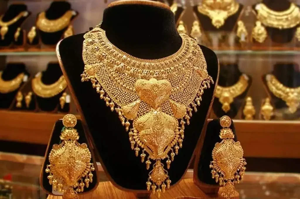 Gold Price Update: ग्राहकों की पहुंच से बाहर हो रहा सोना, चेन्नई में सबसे तगड़े दाम, इस शहर में सस्ता, जानें रेट लिस्ट