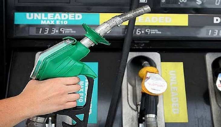 Petrol-Diesel Price: दिल्ली में आज फिर बढ़े पेट्रोल-डीजल के दाम, अब इतने का हुआ एक लीटर