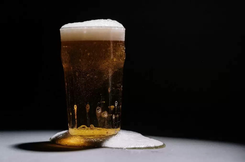 अगर आप भी हैं बीयर के शौकीन, तो जान लीजिए इसके हैरान करने देने वाले Side Effects
