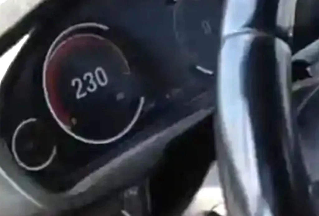 BMW Accident: 230 की रफ़्तार से भगाई कर, तेज रफ़्तार ने ले ली चारों की जान, देखिये वो खौफनाक वीडियो