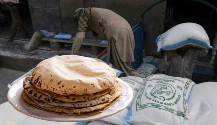 पाकिस्तान में चरम पर पहुंची महंगाई! आटा 125 रुपए किलो और एक सिलेंडर 10,000 का