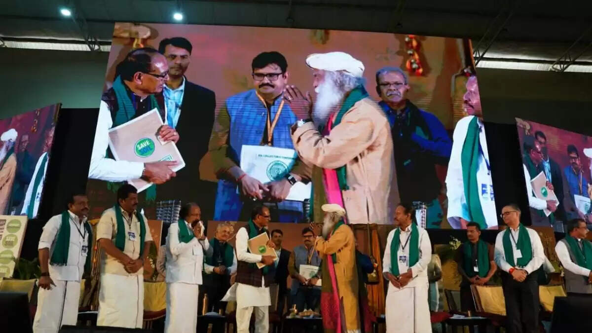 “खेती की ज़मीन पर उगाई गई हर चीज़ पर किसान का अधिकार होना चाहिए”: सद्गुरु