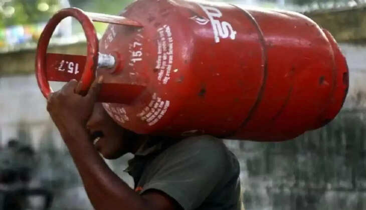 Gas Cylinder Price: अब 428 रूपये में बिकेगा गैस सिलेंडर, बढ़ती महंगाई से मिला छुटकारा