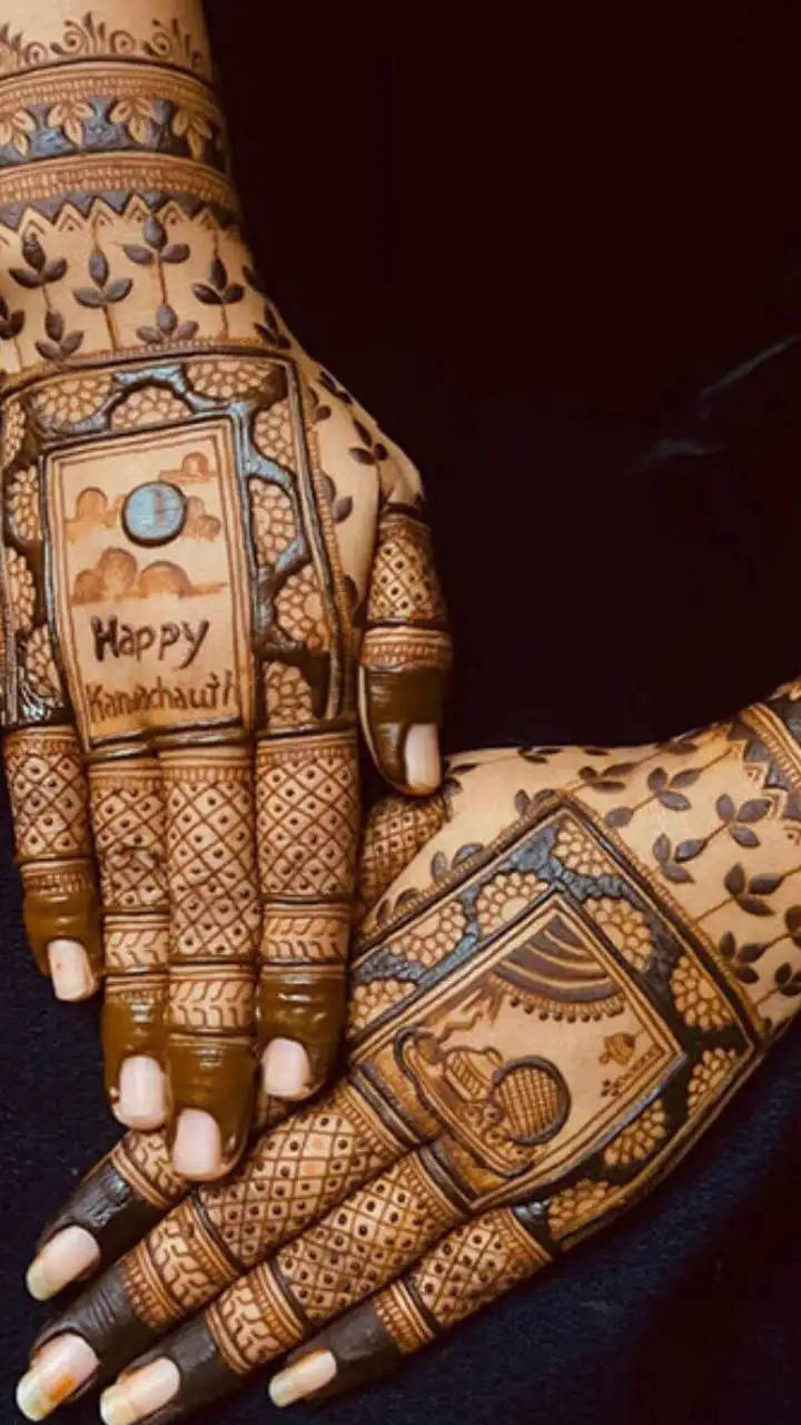 Karwa Chauth Mehndi Designs 2021: करवा चौथ पर हाथों में रचा रहीं मेहंदी तो  ट्राय करें ट्रेंड हो रहे ये डिजाइन - Karwa Chauth Mehndi Designs 2021 Try  these designs that are