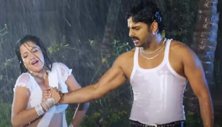 Pawan Singh और Monalisa का बारिश में रोमांस देख फैंस के छूटे पसीने, वीडियो हुआ वायरल 