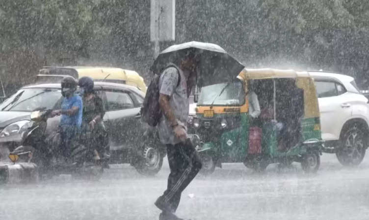 Weather Update: दिल्ली में 3 दिन तक बारिश का अलर्ट, इन जिलों में भारी बारिश के आसार 