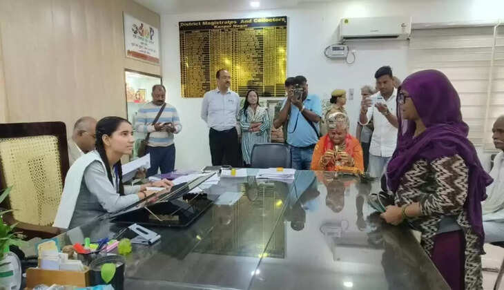 कानपुर की मेधावी श्रद्धा यादव बनीं एक दिन की DM, मिशन शक्ति 5.0 के तहत मिला सम्मान