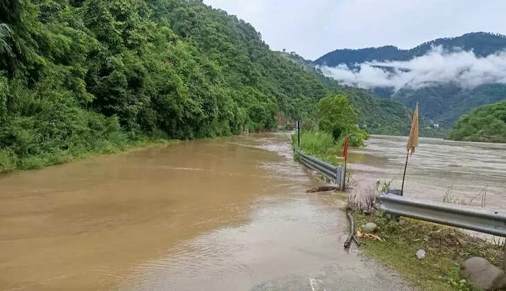 उत्तराखंड में मानसून का कहर: बद्रीनाथ हाईवे डूबा, चमोली में बादल फटा, कई जिले प्रभावित