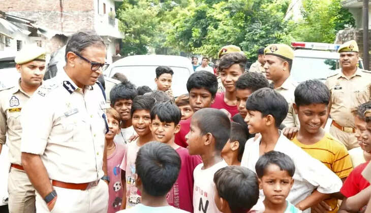 कानपुर: पुलिस आयुक्त ने किया किदवई नगर क्षेत्र का भ्रमण, मादक पदार्थों पर रोक के लिए बनाई कार्ययोजना