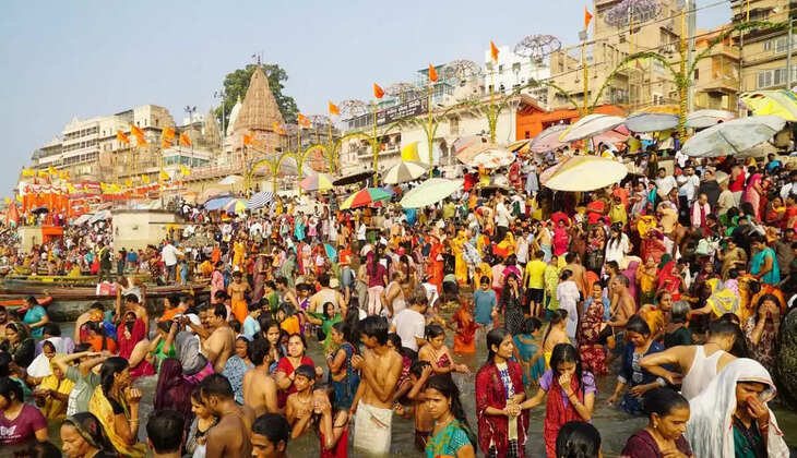 Ganga Dussehra 2025: काशी के घाटों पर श्रद्धालुओं का उमड़ा सैलाब, गंगा स्नान से पापों से मुक्ति की कामना