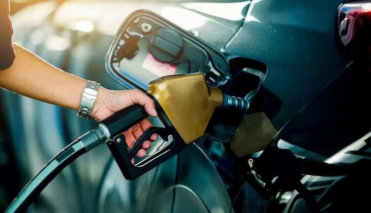 Petrol- Diesel Rates: पेट्रोल और डीजल के एक बार फिर से गिरे दाम, नोएडा से लेकर पटना तक सस्ता हुआ तेल&nbsp;