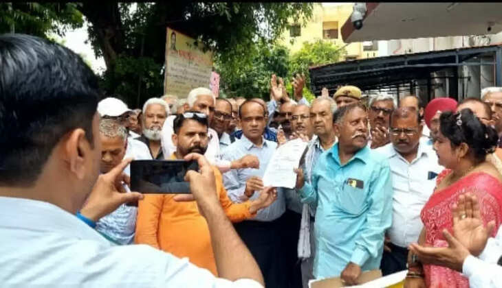 वित्त संशोधन अधिनियम के खिलाफ पेंशनर्स और शिक्षकों का बड़ा प्रदर्शन