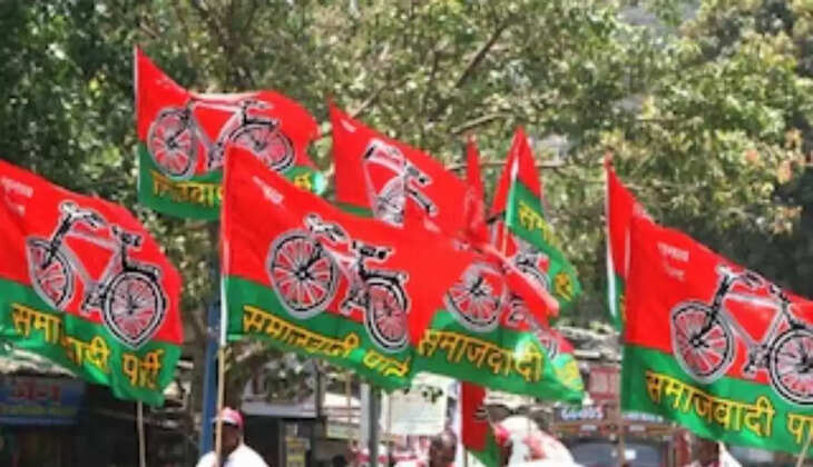 ग्रेटर नोएडा में सपा का हल्ला बोल: लोकतंत्र बचाओ साइकिल यात्रा पर पुलिस की रोक, सैकड़ों कार्यकर्ता हिरासत में