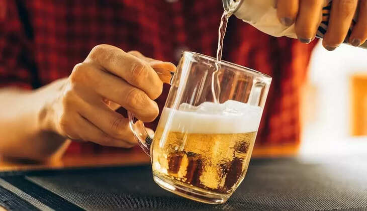 दिल्ली सरकार नई आबकारी नीति पर विचार कर रही, बीयर पीने की उम्र घट सकती है 21 साल