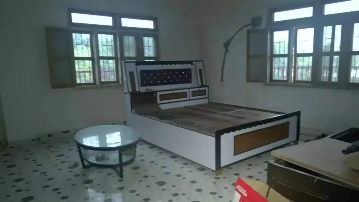 छांगुर बाबा की गिरफ्तारी से सनसनी, ATS को आलीशान महल में मिले पावर बूस्टर, विदेशी तेल और सीक्रेट CCTV